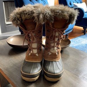 Khombu boots - size 6